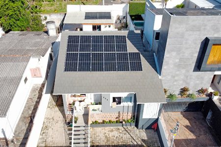 Sistema Fotovoltaico Residencial 5,99 KWp - Porto Alegre e sistema de aquecimento de piscina